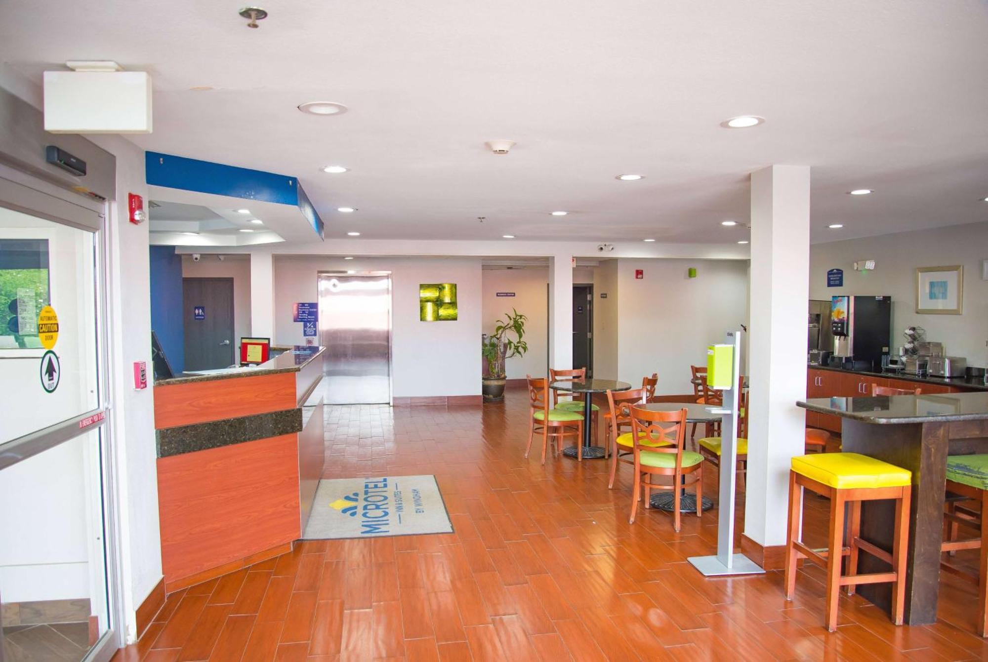 Microtel Inn & Suites By Wyndham Daphne Exterior photo